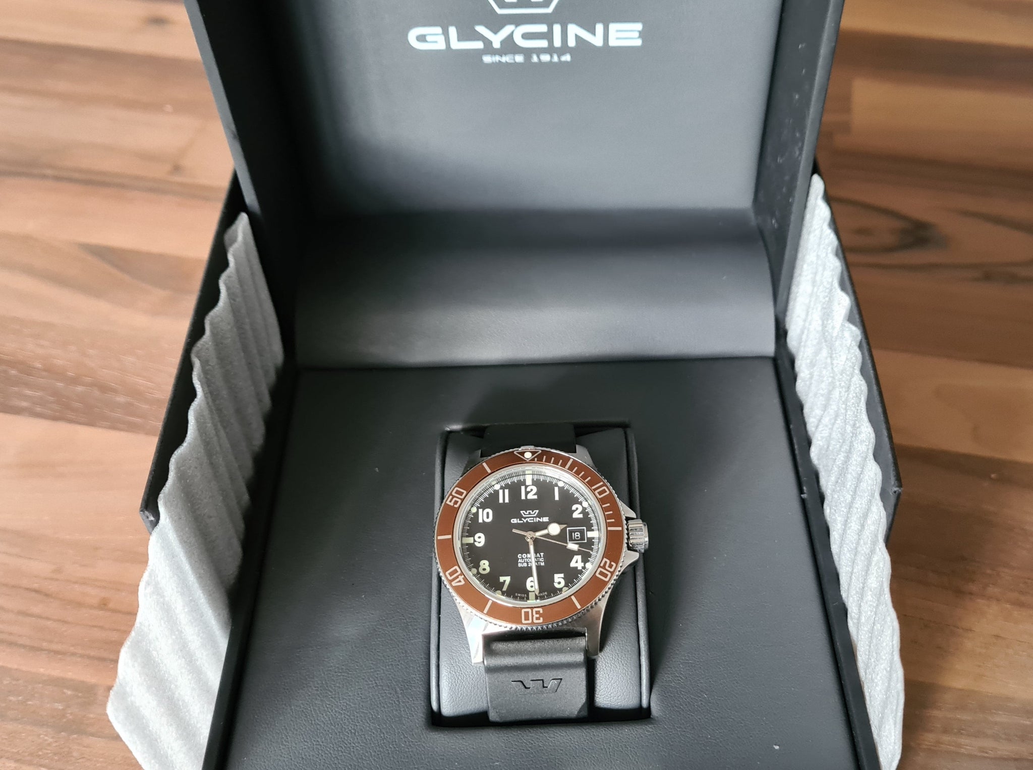 Glycine Sub Combat 42 GL0171 Timeandmotionuk